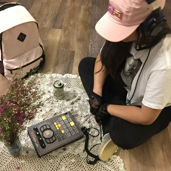 Sold Out! ๐ฆHP! SUPREME | Pink Hologram Iridescent Logo RARE Camp Cap! - Picture 7 of 8